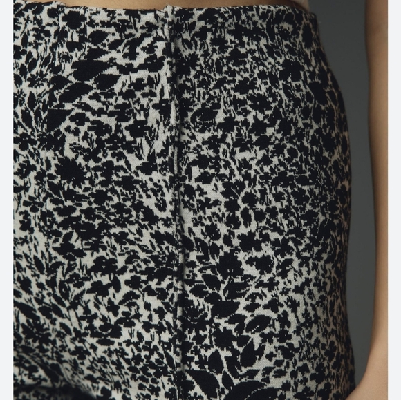 Anthropologie New The Margot Kick Flare Cropped Black Floral Pants Size Small - Picture 3 of 11
